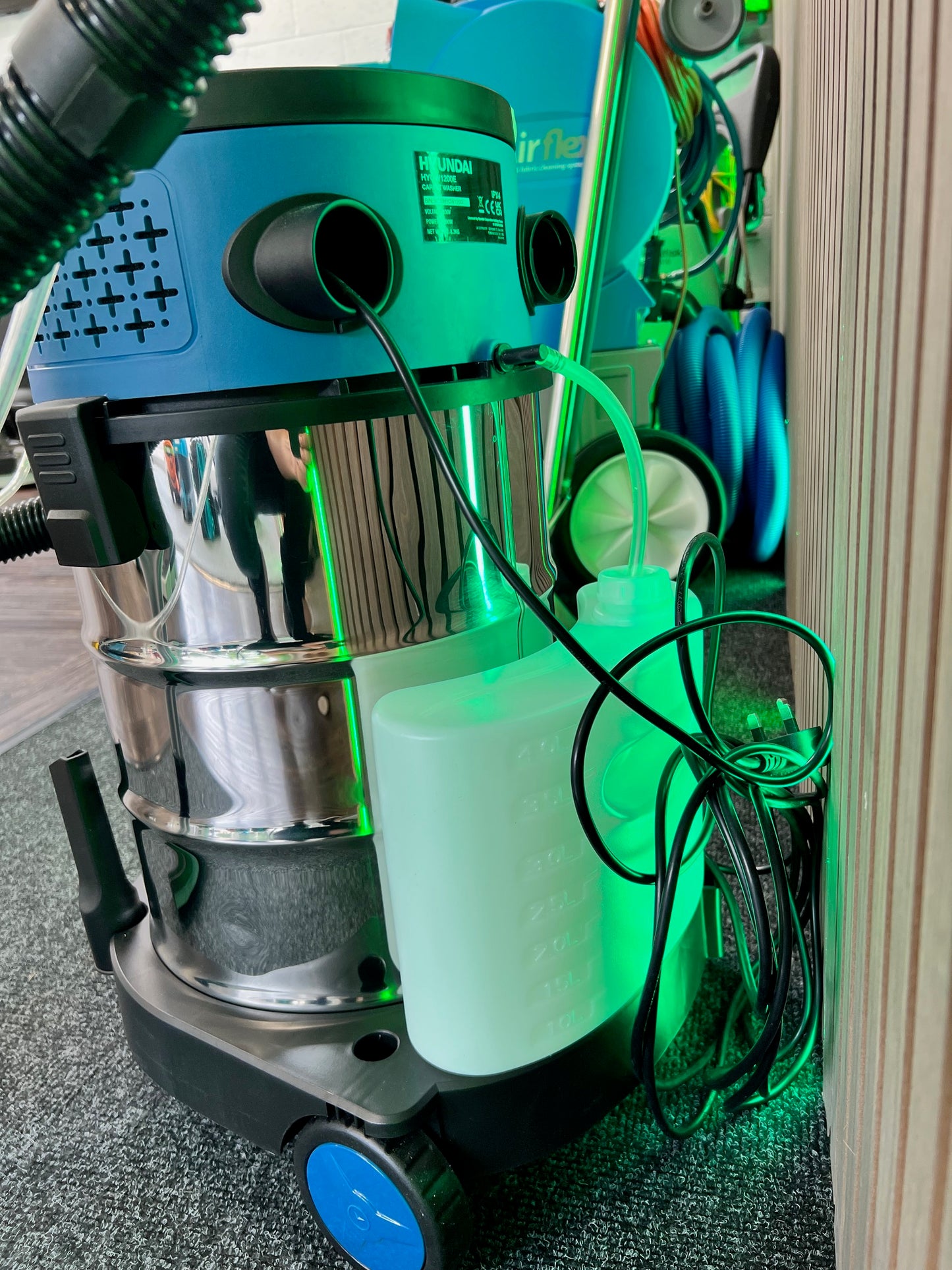 Ex Display Hyundai 2-in-1 Upholstery Cleaner Wet & Dry Vacuum