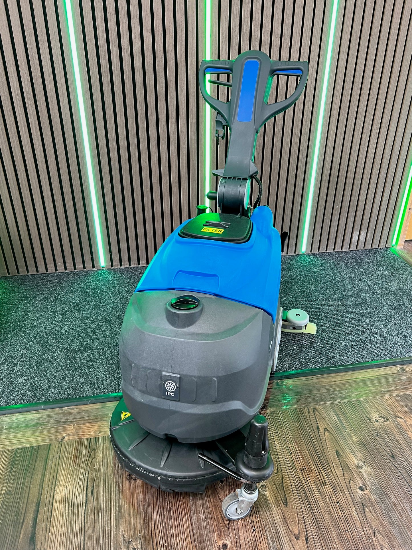 Refurbished IPC CT30 17" Pedestrian Scrubber Dryer