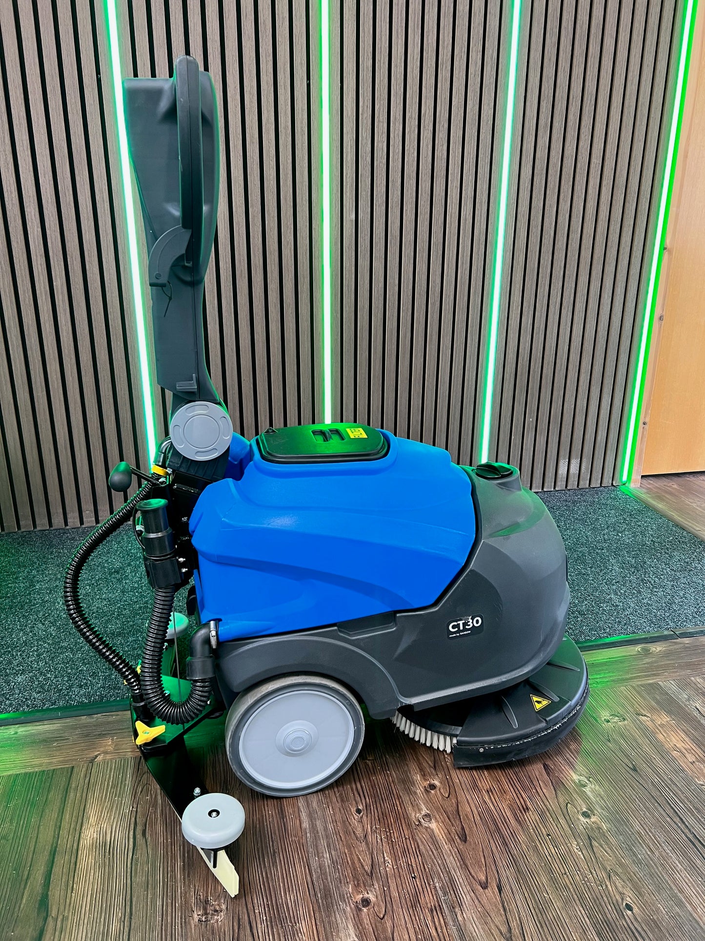 Refurbished IPC CT30 17" Pedestrian Scrubber Dryer