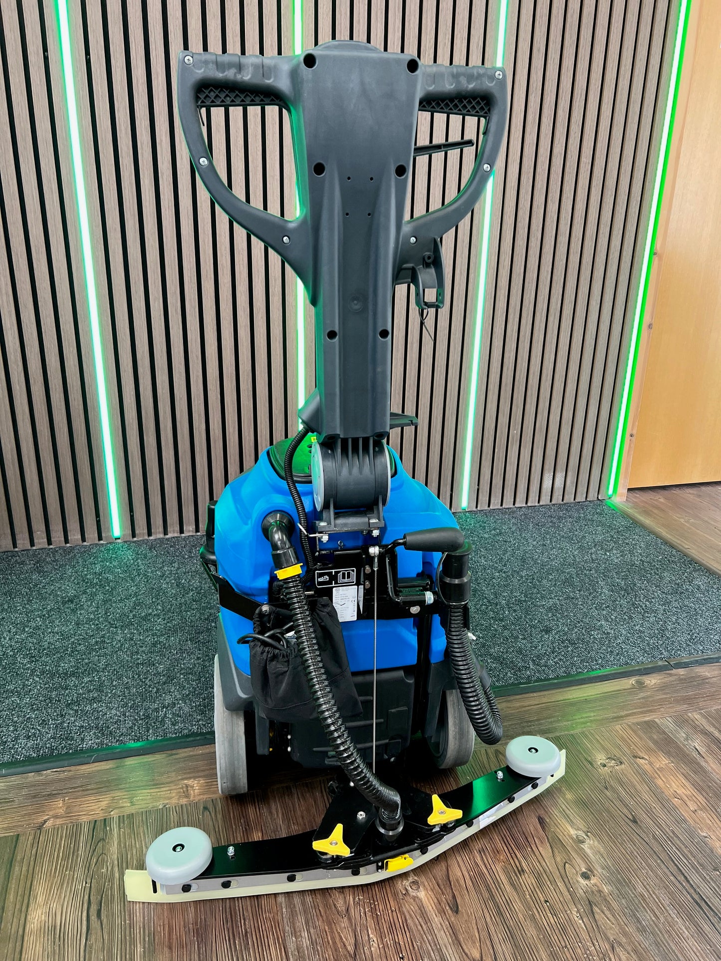 Refurbished IPC CT30 17" Pedestrian Scrubber Dryer