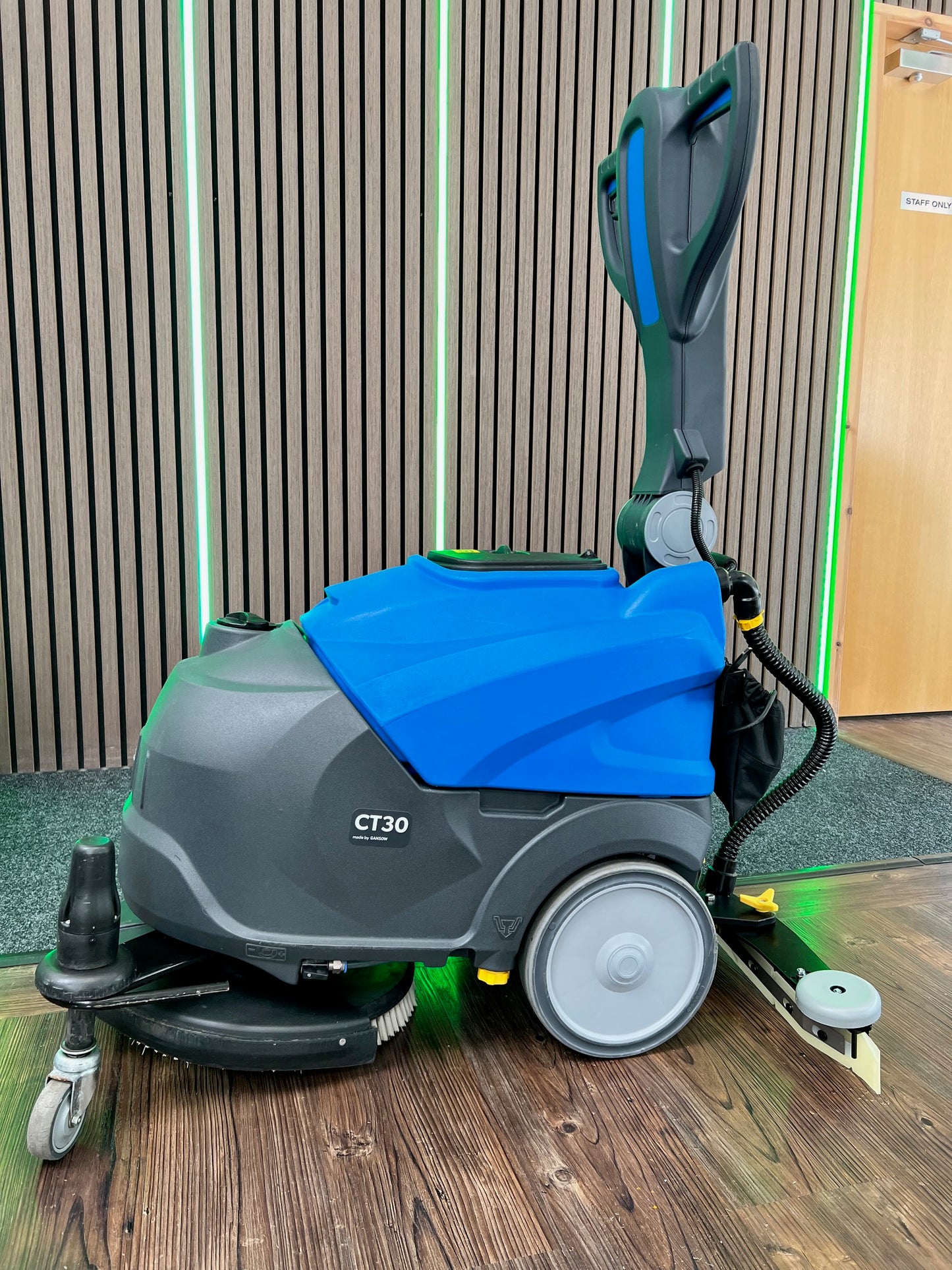 Refurbished IPC CT30 17" Pedestrian Scrubber Dryer