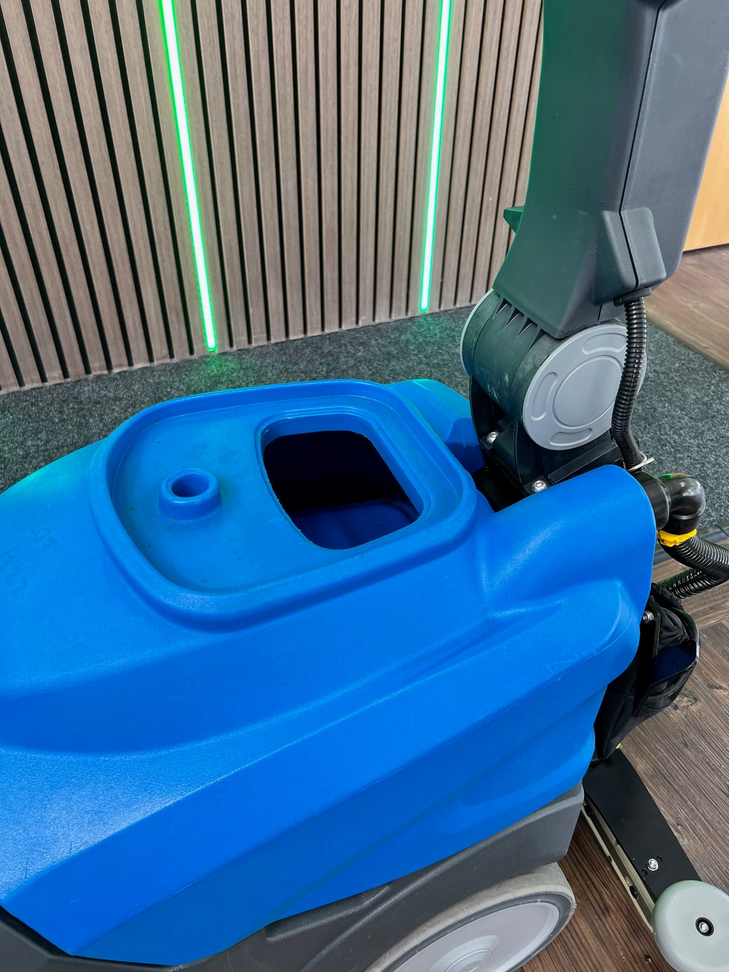 Refurbished IPC CT30 17" Pedestrian Scrubber Dryer