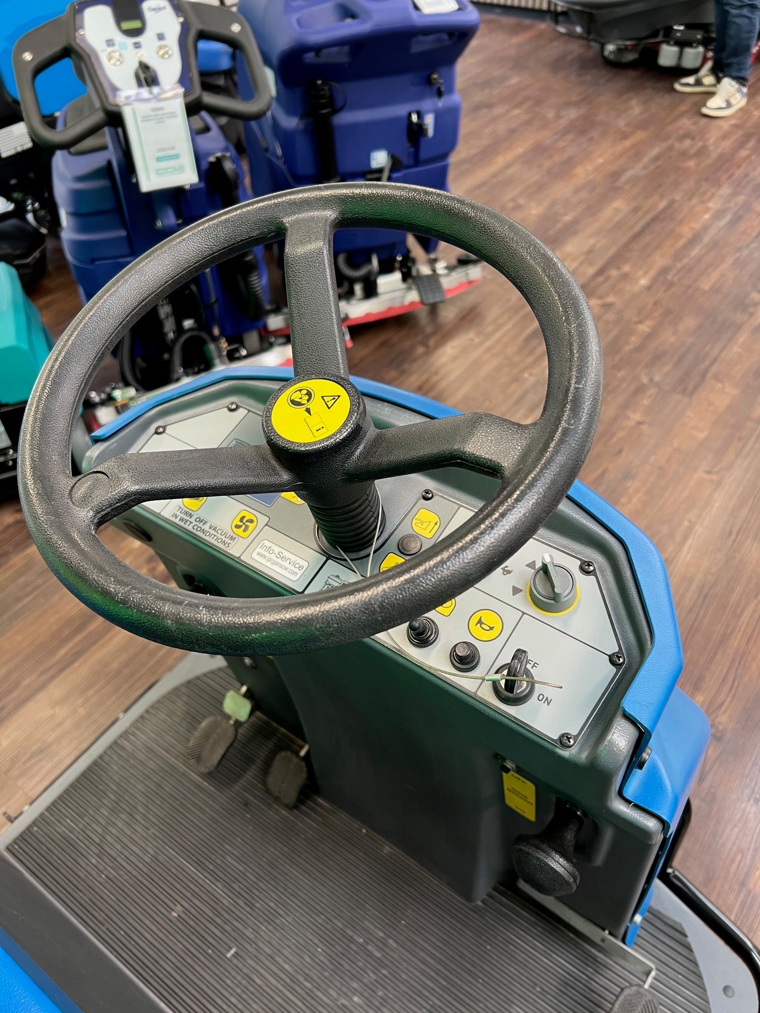 IPC Gansow 1250 Ride On Floor Sweeper For Indoor & Outdoor - Sweeper