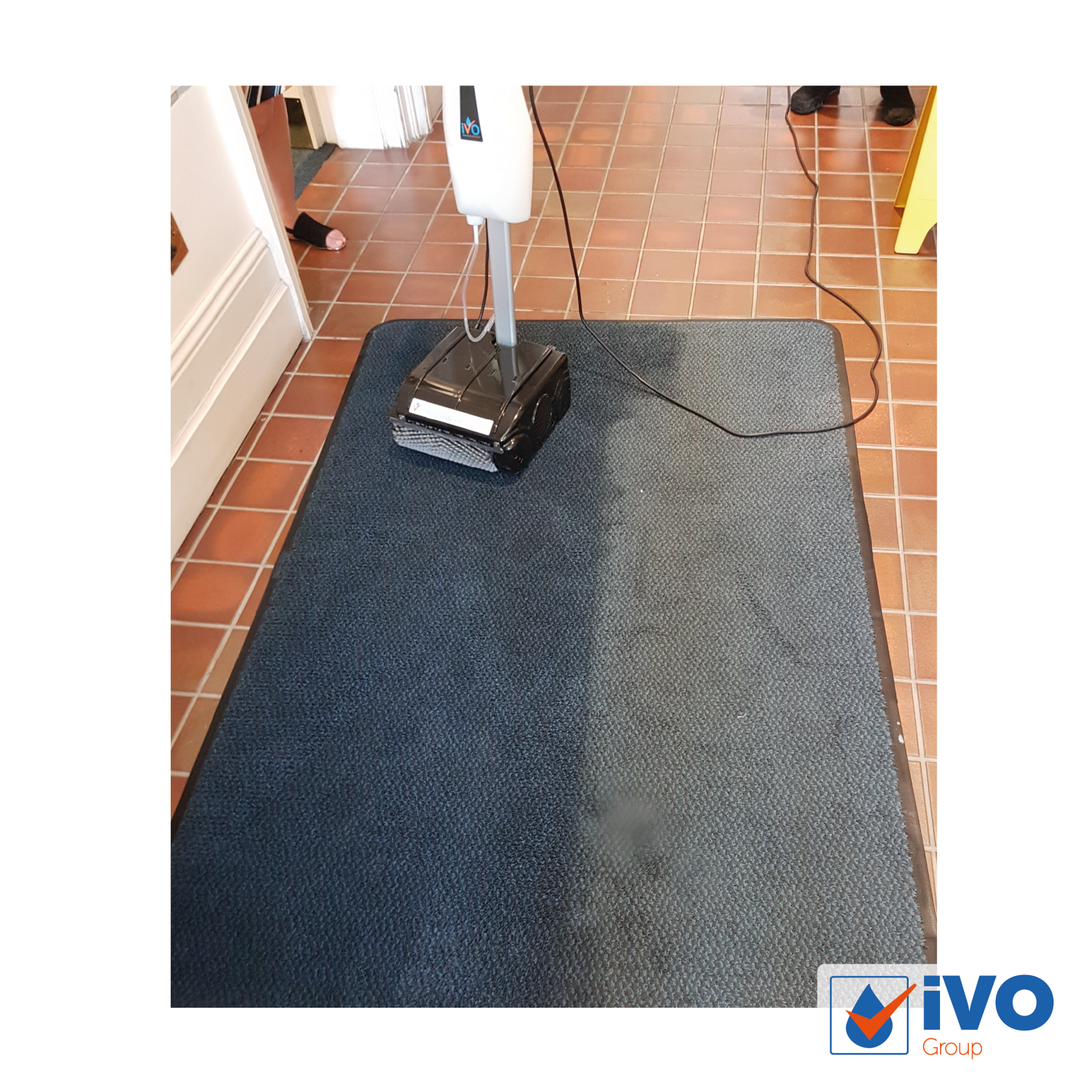 iVO RovaWash 250 Carpet Spotter & Hard Floor Cleaner - Scrubber Dryer