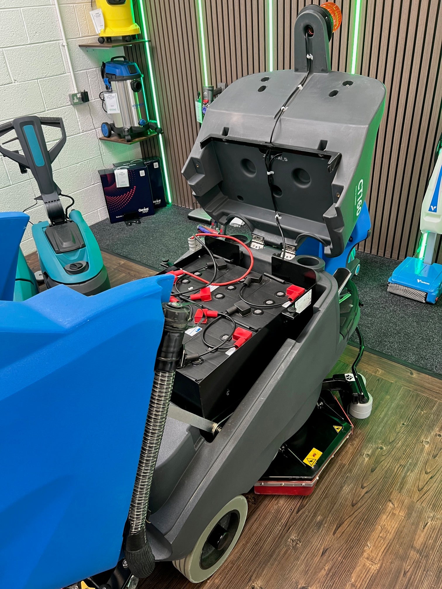 Refurbished Gansow IPC CT160 BT85 32’’ Ride On Scrubber Dryer - Scrubber Dryer