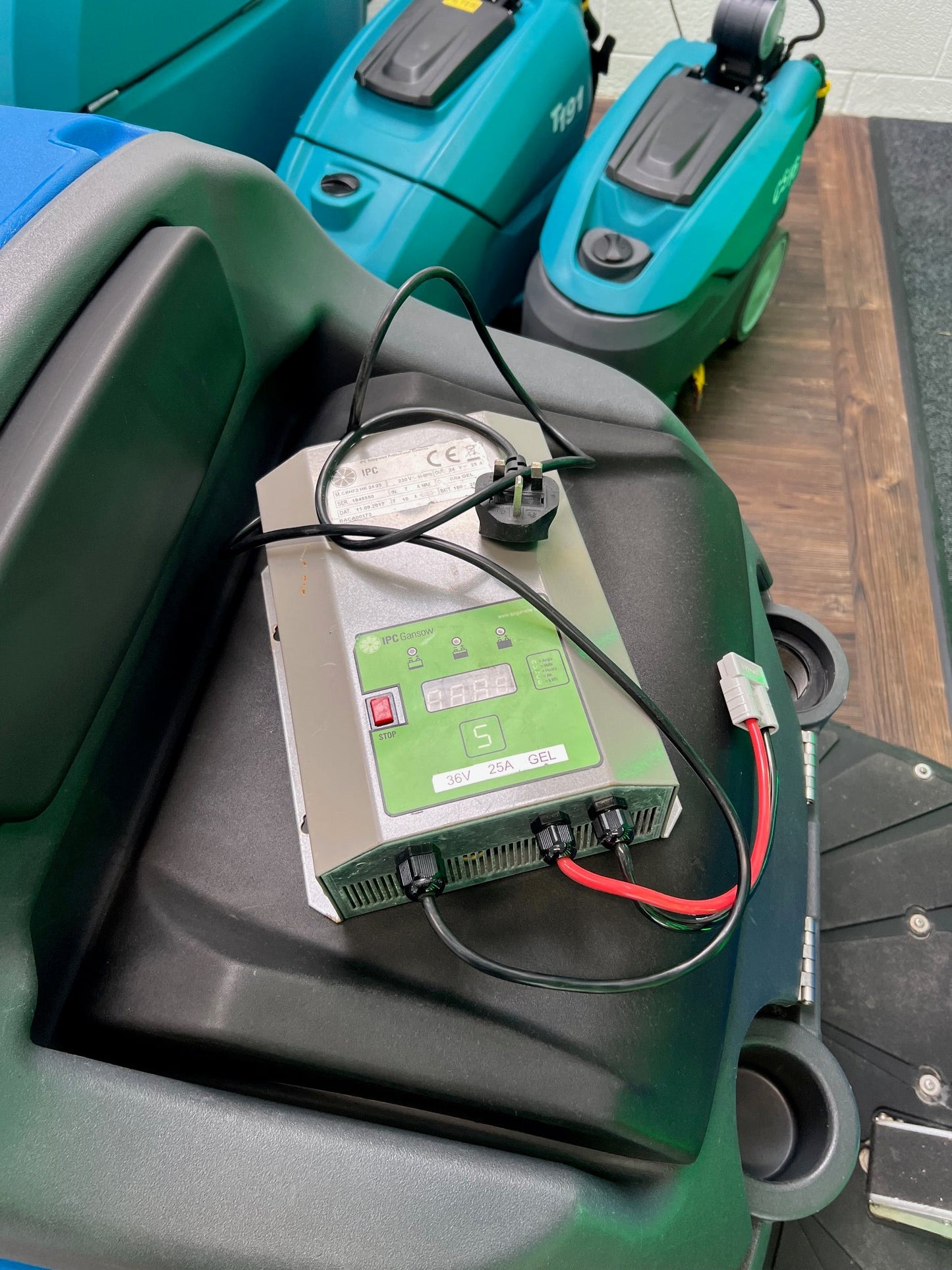 Refurbished Gansow IPC CT160 BT85 32’’ Ride On Scrubber Dryer - Scrubber Dryer