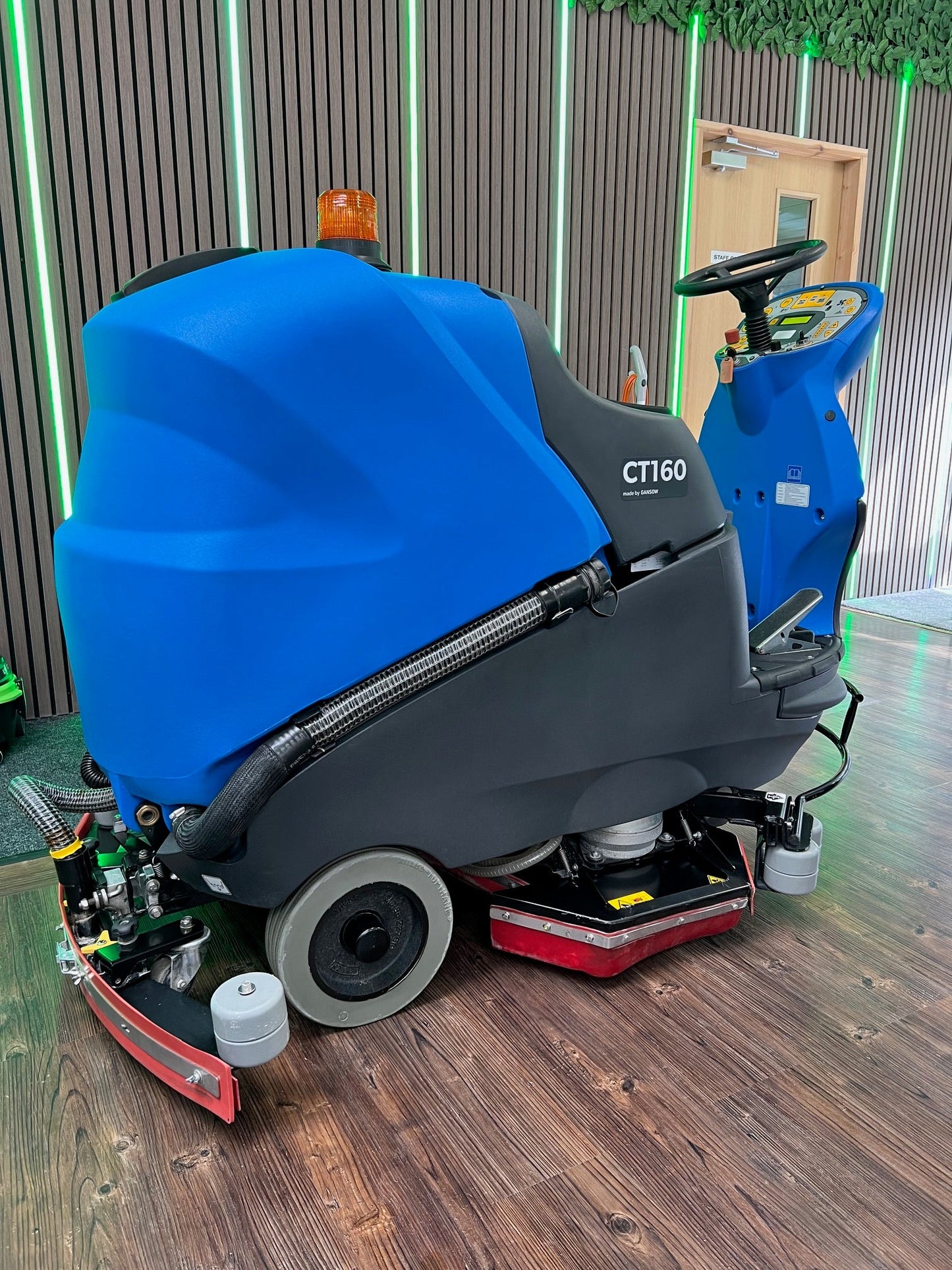 Refurbished Gansow IPC CT160 BT85 32’’ Ride On Scrubber Dryer - Scrubber Dryer