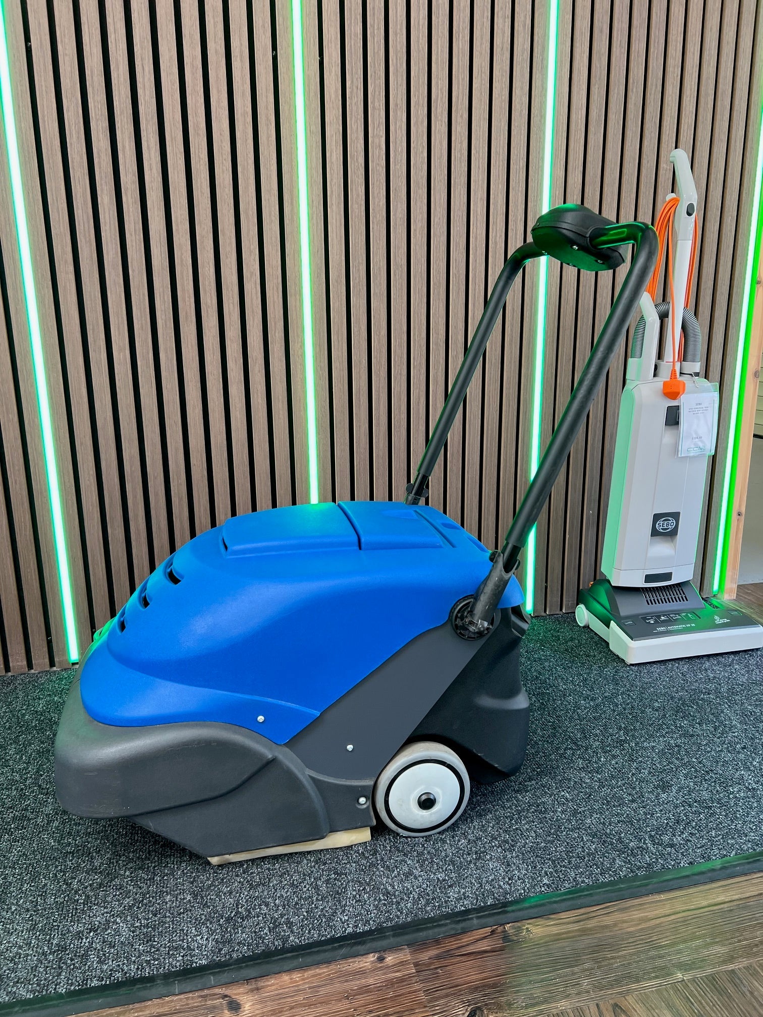 Refurbished IPC 464 Battery Powered Sweeper For Indoor & Outdoor - Sweeper