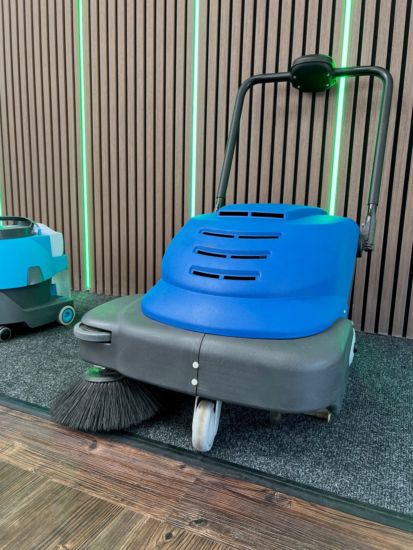 Refurbished IPC 464 Battery Powered Sweeper For Indoor & Outdoor - Sweeper