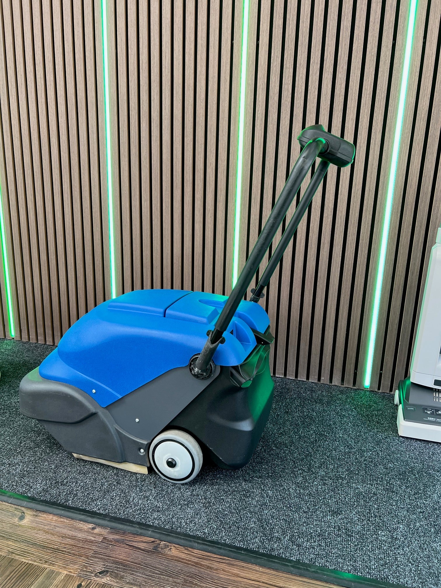 Refurbished IPC 464 Battery Powered Sweeper For Indoor & Outdoor - Sweeper