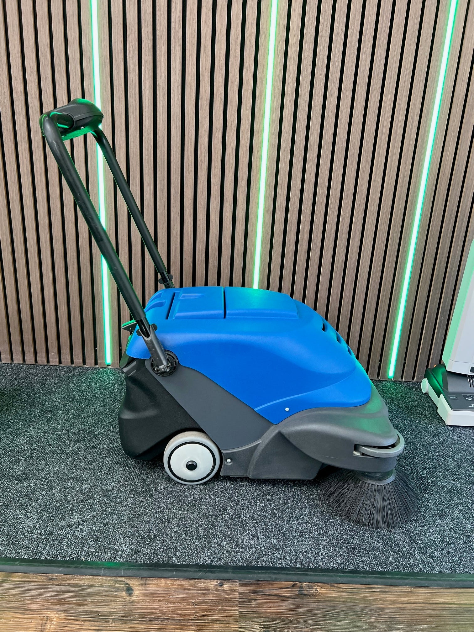 Refurbished IPC 464 Battery Powered Sweeper For Indoor & Outdoor - Sweeper