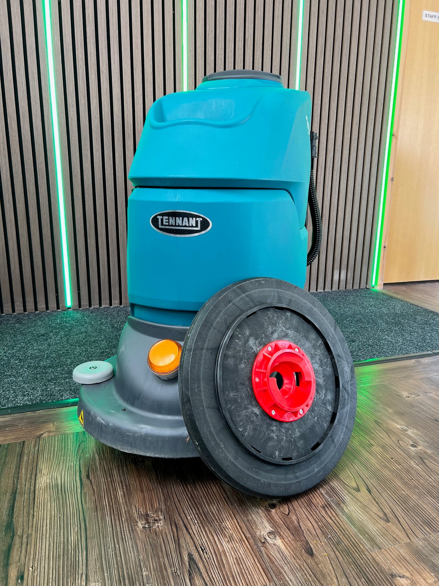 Refurbished Tennant T290 20" Pedestrian Scrubber Dryer With Traction