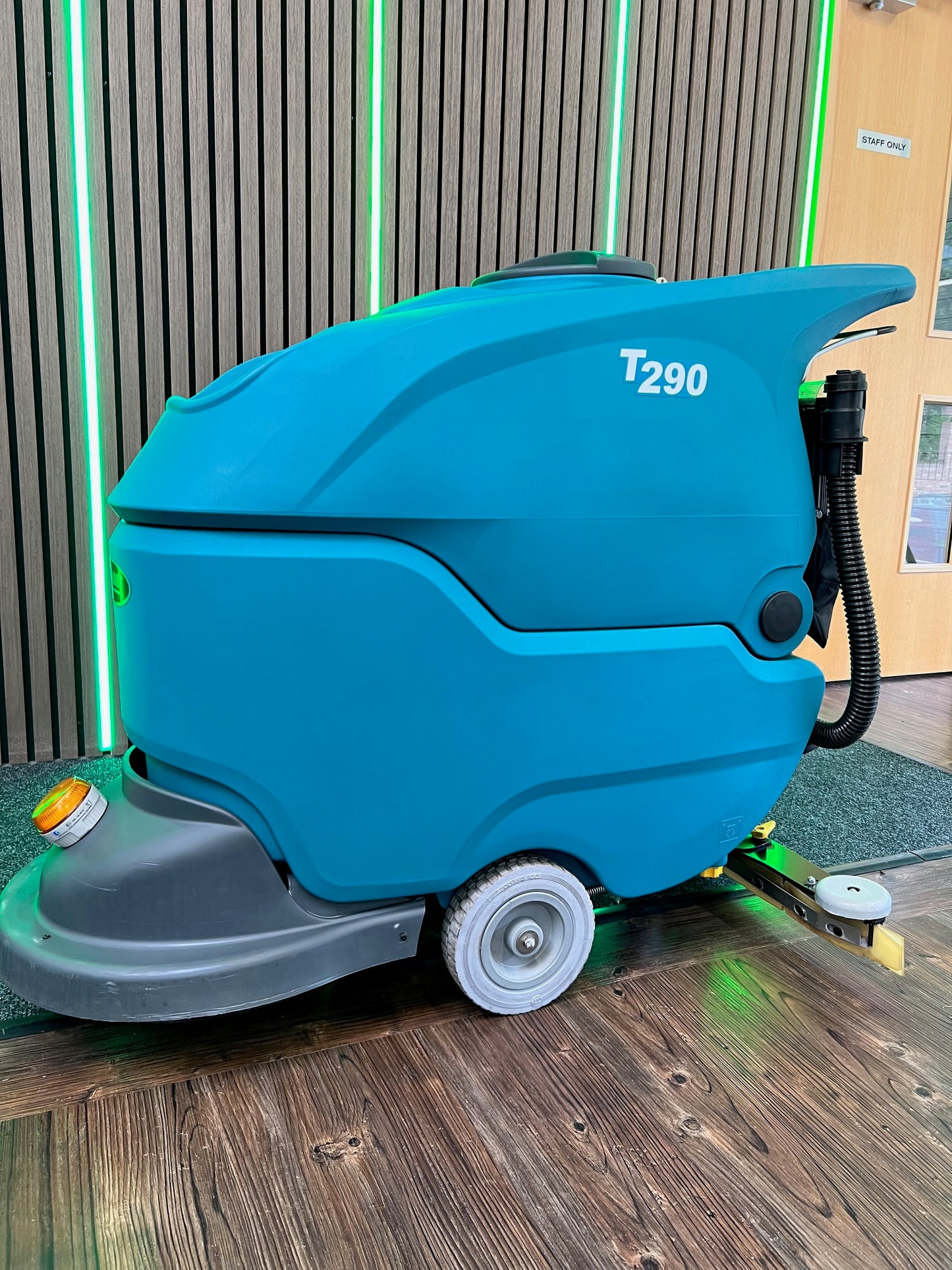Refurbished Tennant T290 20" Pedestrian Scrubber Dryer With Traction
