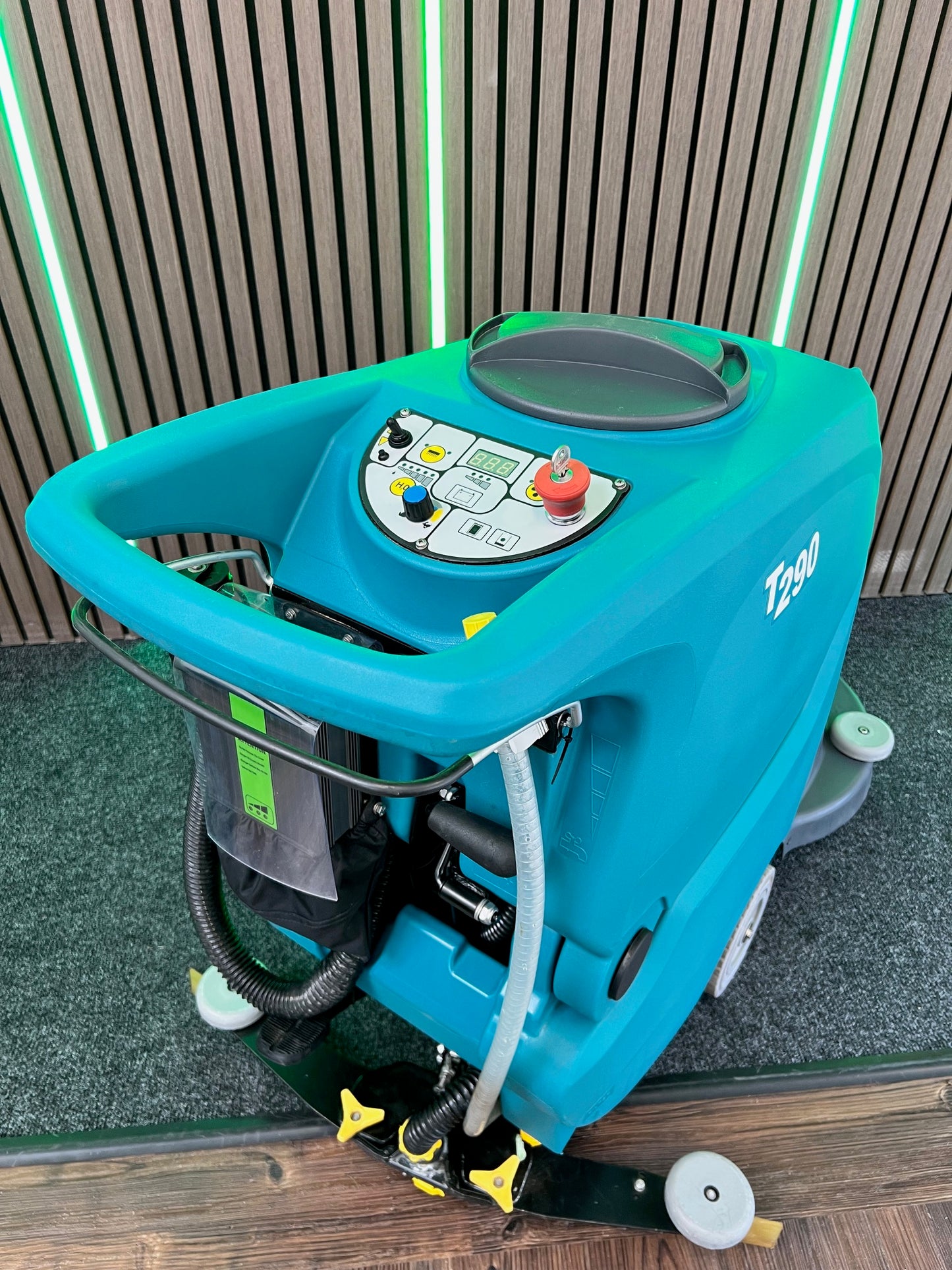Refurbished Tennant T290 20" Pedestrian Scrubber Dryer With Traction
