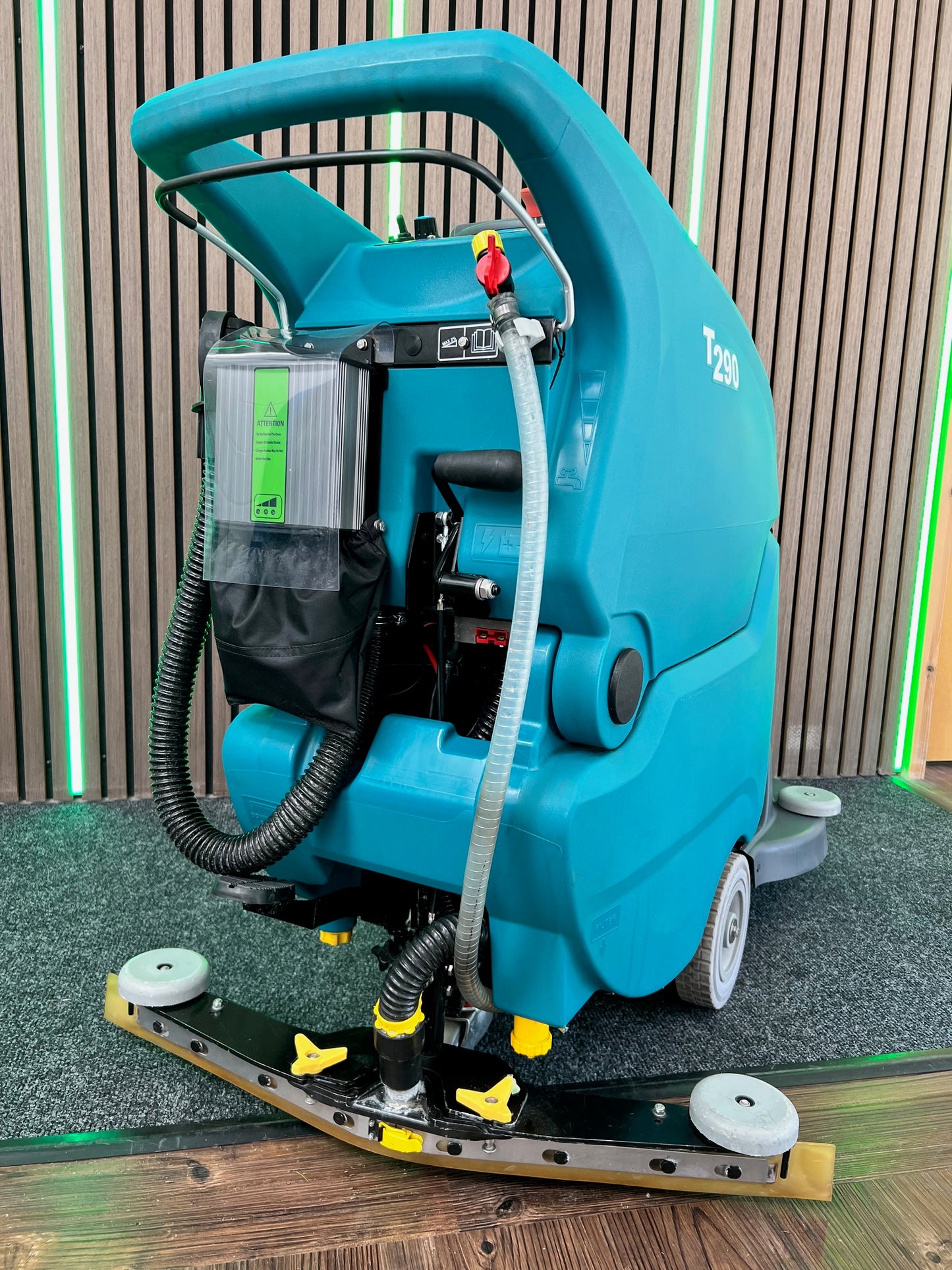 Refurbished Tennant T290 20" Pedestrian Scrubber Dryer With Traction