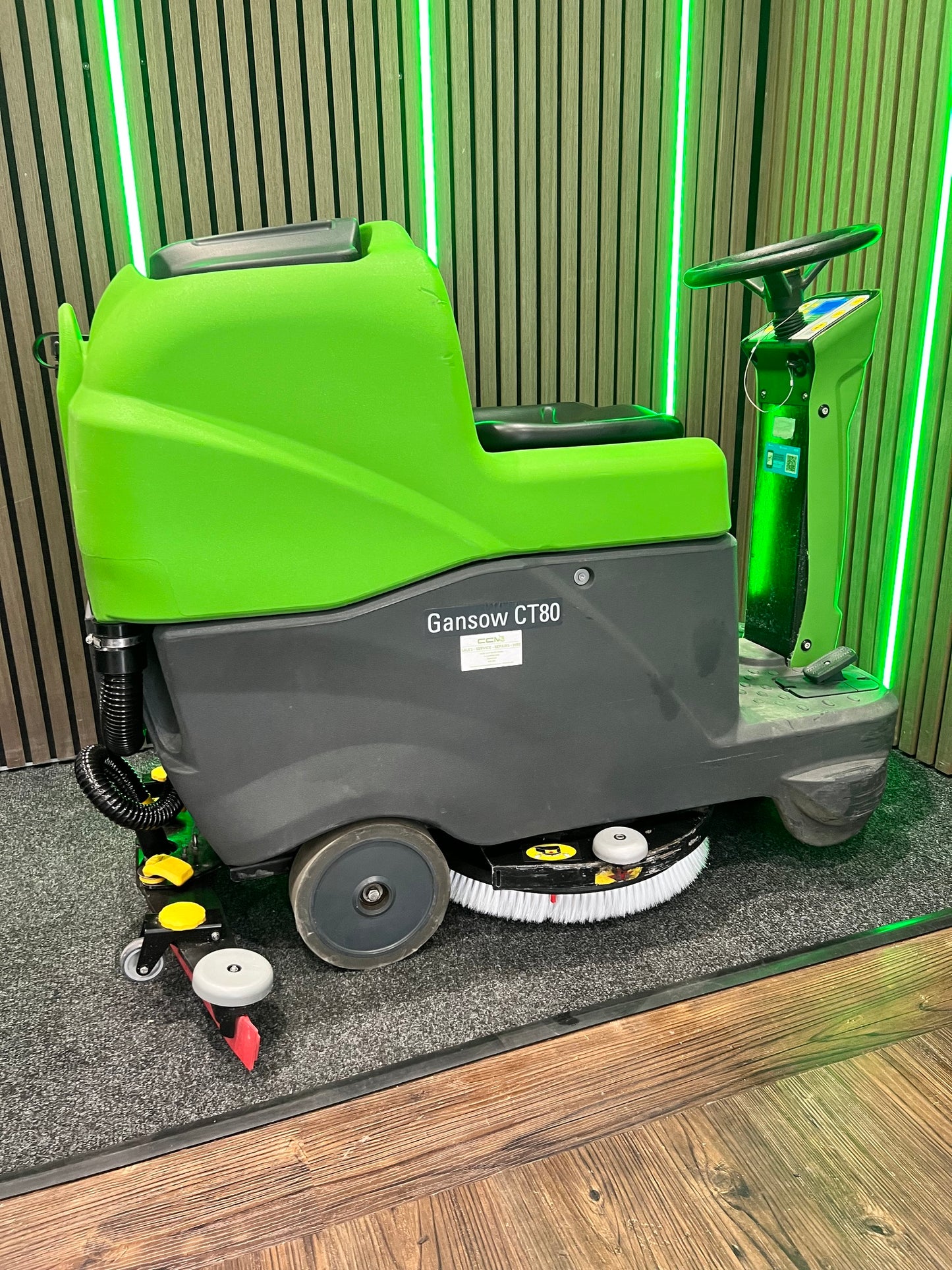 Refurbished IPC CT80 BT55 Micro Ride On Scrubber Dryer 20 Inch