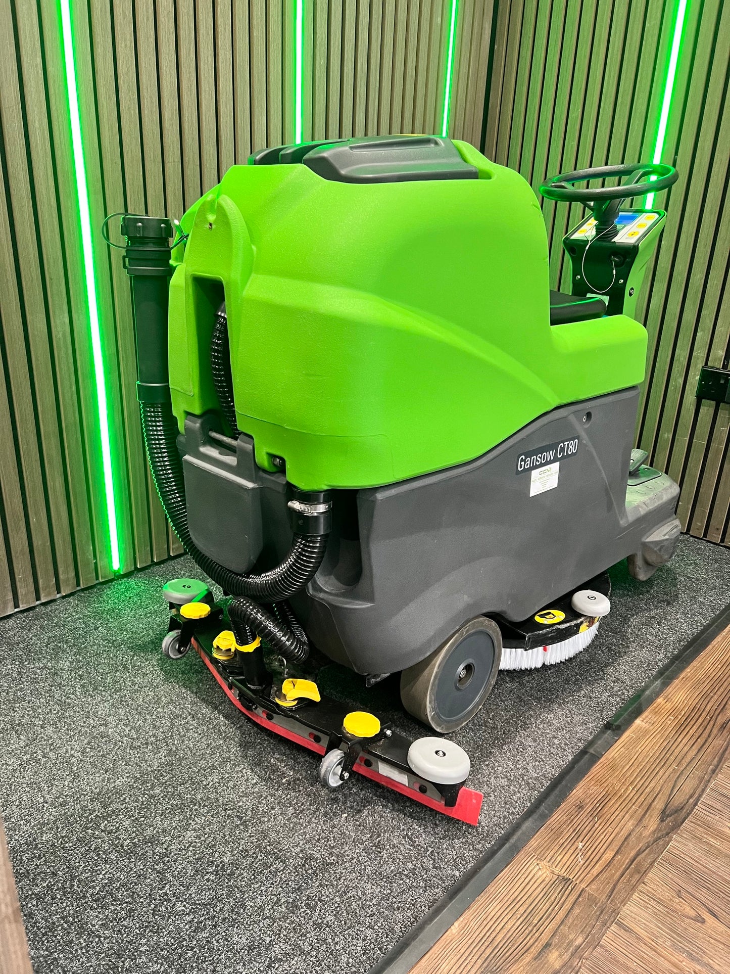 Refurbished IPC CT80 BT55 Micro Ride On Scrubber Dryer 20 Inch